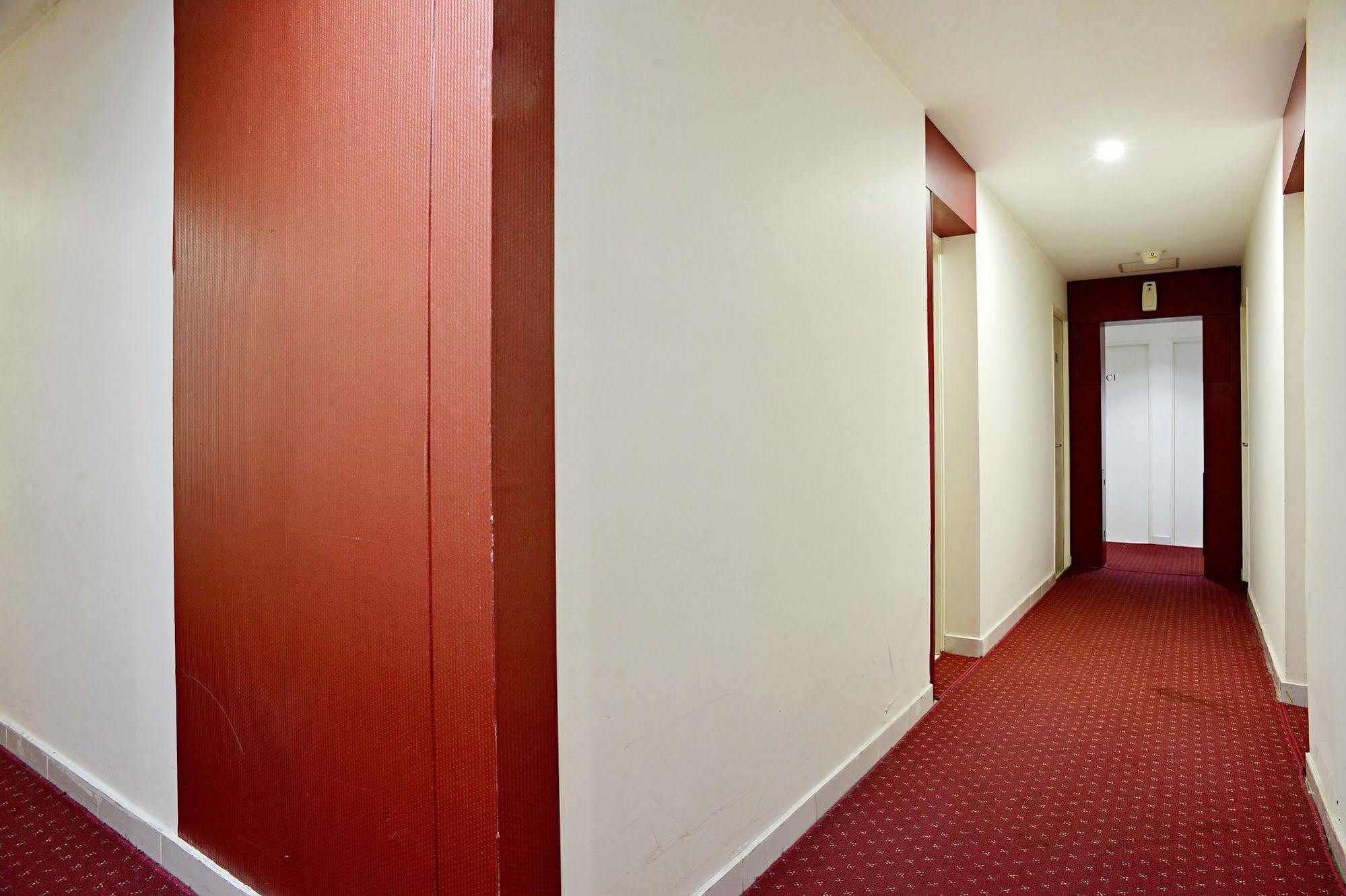 Zen Rooms Basic Tangerang Aeropolis Exterior foto